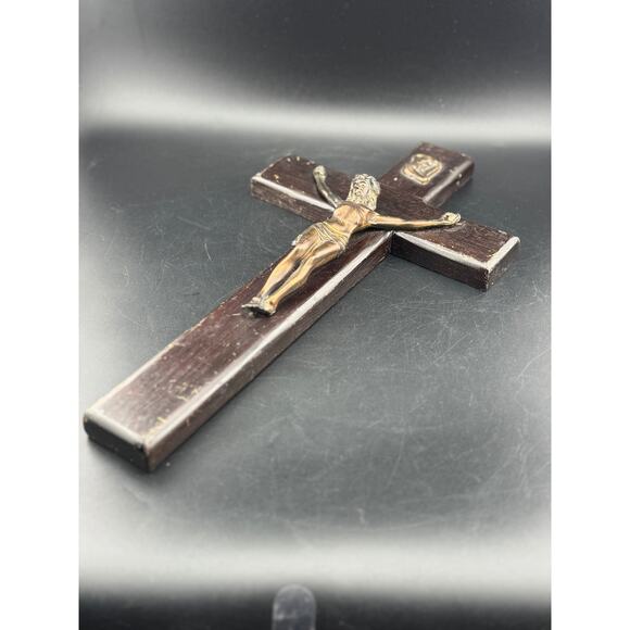 Vintage Wooden Crucifix with Metal Jesus - Picture 2 of 6